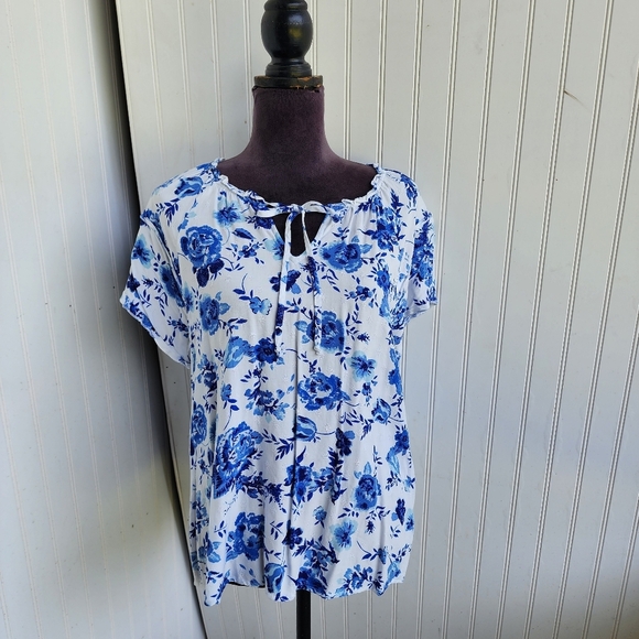 Papermoon Woman’s Blouse Blue White Rose Floral Short Sleeve Rayon Tie Sz M - Picture 1 of 11